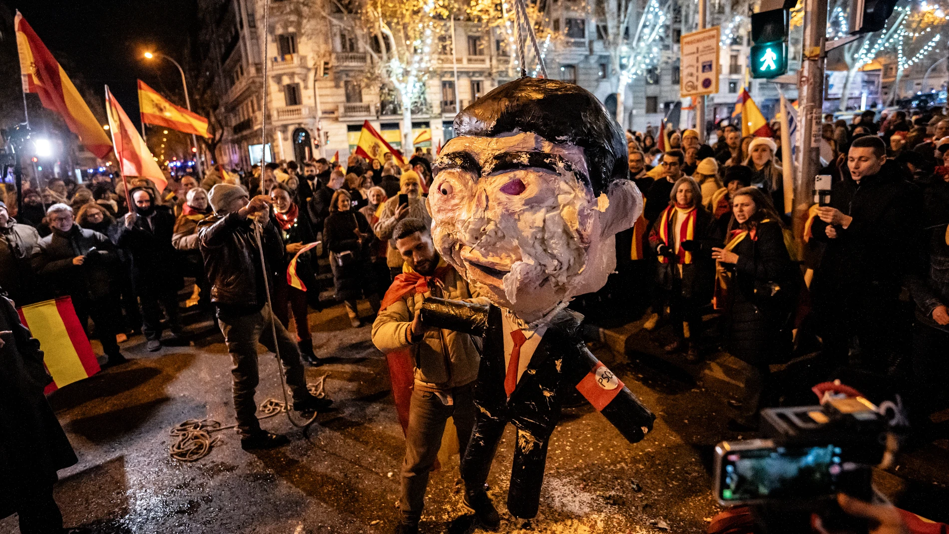 AMP.- La Fiscalía de la AN investigará el ahorcamiento de un muñeco con la imagen de Pedro Sánchez en Nochevieja