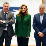 El director del Museo de Arte Contemporáneo de Castilla y León, Álvaro Rodríguez Fominaya, y la viceconsejera de Acción Cultural, Mar Sancho, presentan la programación de exposiciones del Musac para este año. Junto a ellos, el delegado territorial de la Junta en León, Eduardo Diego