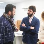 García-Gallardo durante su reunión con los miembros de la patronal de Miranda de Ebro