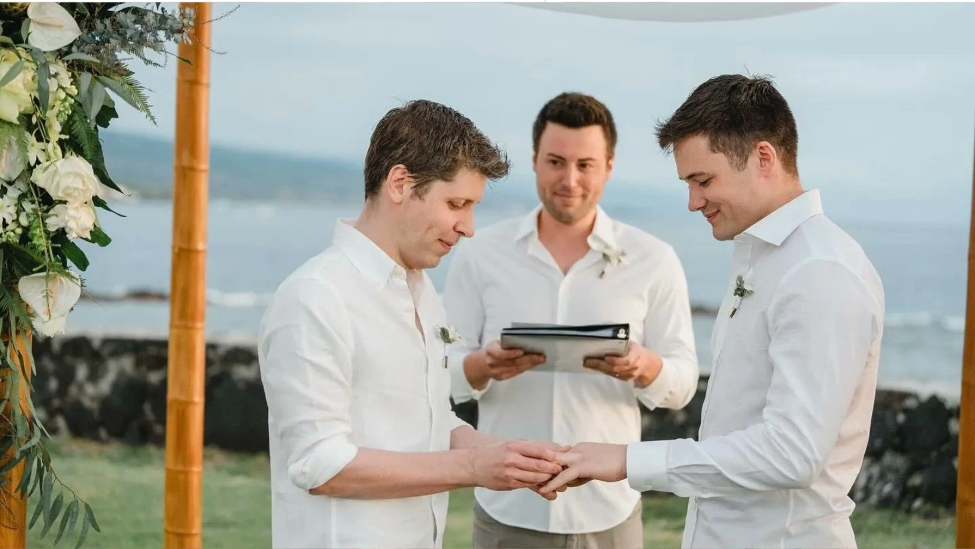 Sam Altman, creador de ChatGPT, casándose con su ahora marido, Oliver Mulherin