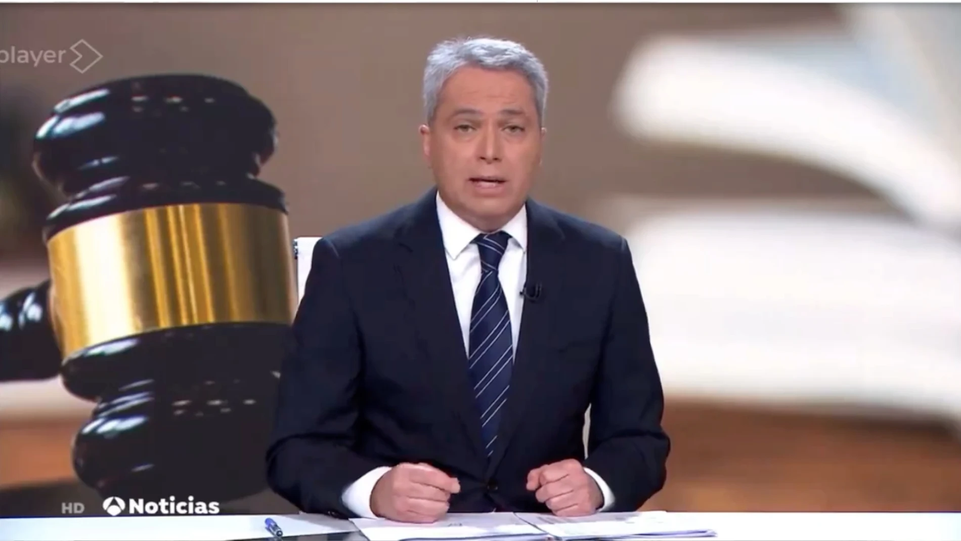 Vicente Vallés en un momento del telediario de "Antena 3"