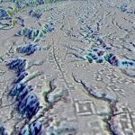Imagen que muestra las plataformas rectangulares distribuidas a lo largo de calles excavadas en el Valle de Upano, en Ecuador
