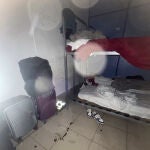 Imagen de una de las salas del aeropuerto de Barajas en las que los inmigrantes esperan a que se resuelva su petición de asilo.