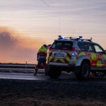 Los equipos de emergencia en la zona afectada por la erupción volcánica
