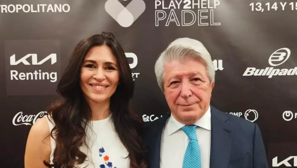 Marilia con Enrique Cerezo en el Estadio Civitas Metropolitano