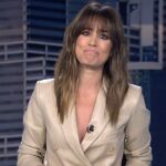 Isabel Jiménez aprieta el gesto, levemente emocionada, a la hora de la despedida