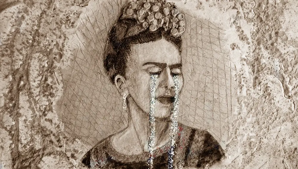 Dibujos en la arena con los pellets limpiados de las playas, Frida Kahlo