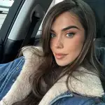 Violeta Mangriñán con bomber denim.