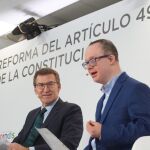 El líder del PP, Alberto Núñez Feijóo, en la fundación Prodis. 