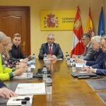 El delegado del Gobierno, Nicanor Sen, se reúne con los responsables autonómicos de la DGT, de la Agrupación de Tráfico de la Guardia Civil, Protección Civil, Aemet y Demarcación de Carreteras Oriental y Occidental