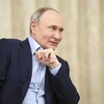 Rusia.- Putin tacha de "imbéciles" a las autoridades de Ucrania por rechazar las negociaciones con Rusia
