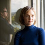 Vicky Krieps: "A las mujeres se nos ha educado interiorizando más los insultos que los halagos"