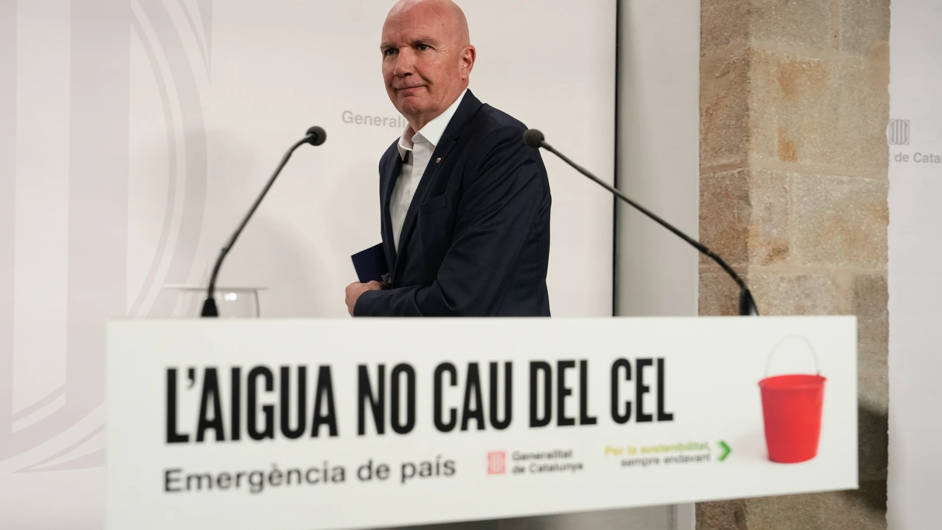 GRAFCAT8326. BARCELONA (ESPAÑA), 16/01/2024.- El conseller de Acción Climática, David Mascort, durante la rueda de prensa desde la que ha defendido los proyectos para tener recursos hídrigos para el riego agrícola en la comarca del Priorat (Tarragona), uno de los cuales supondrá llevar agua del Ebro, por la necesidad de mantener la actividad económica entorno al vino. EFE/Enric Fontcuberta