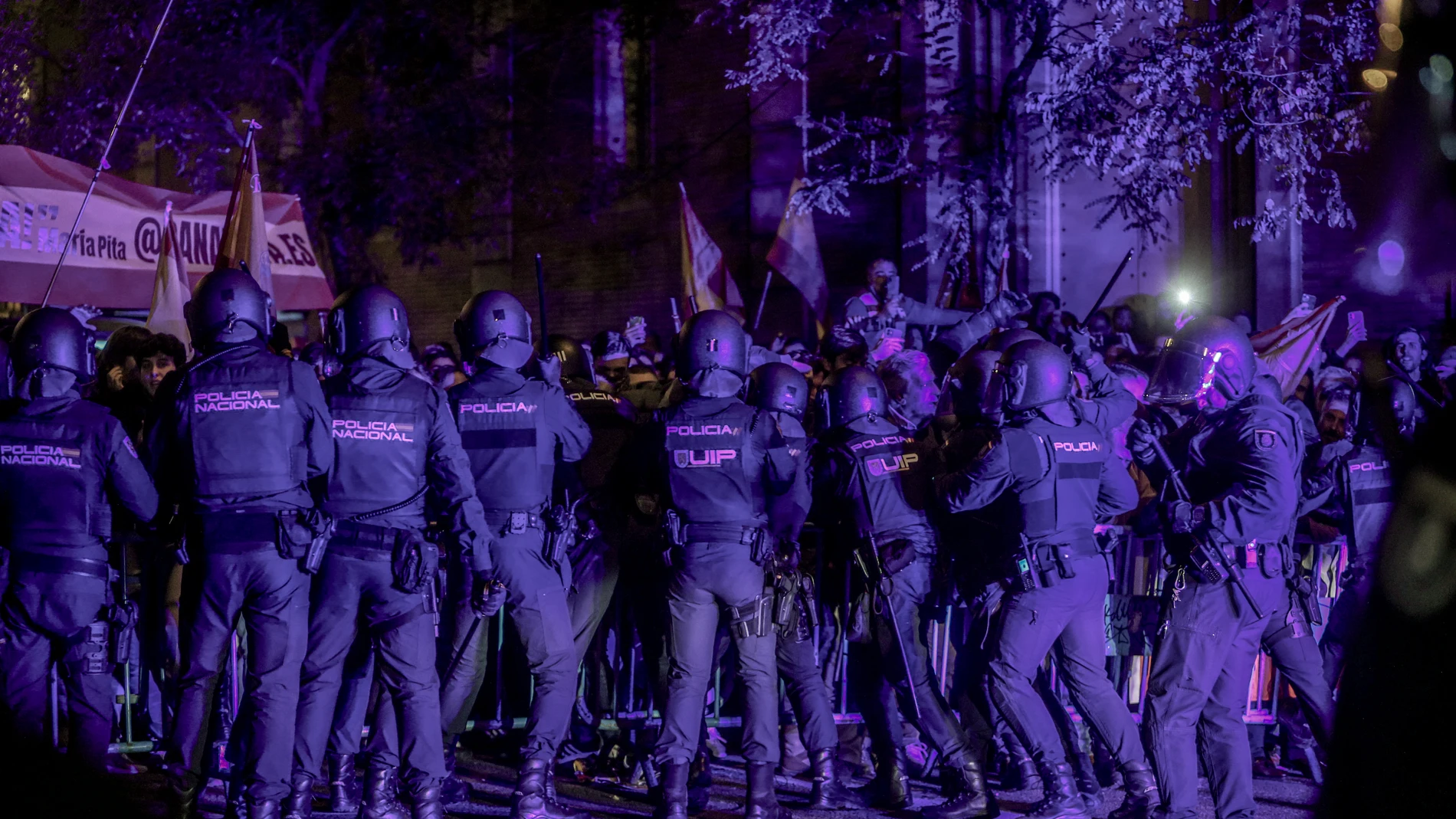 MADRID.-Un juez abre diligencias contra el delegado del Gobierno por los gases lacrimógenos en una protesta de Ferraz