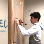 Jorge, que acaba de superar un cáncer de hígado, crea su propia puerta en el marco del programa 'Abrimos puertas'