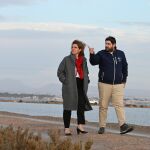 El presidente de la Región de Murcia, Fernando López Miras, y la ministra para la Transición Ecológica, ayer en San Pedro del Pinatar