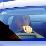 El príncipe Guillermo visitando a Kate Middleton en el hospital