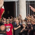Militantes de la extrema derecha realizan saludos fascistas en un acto en Roma el año pasado