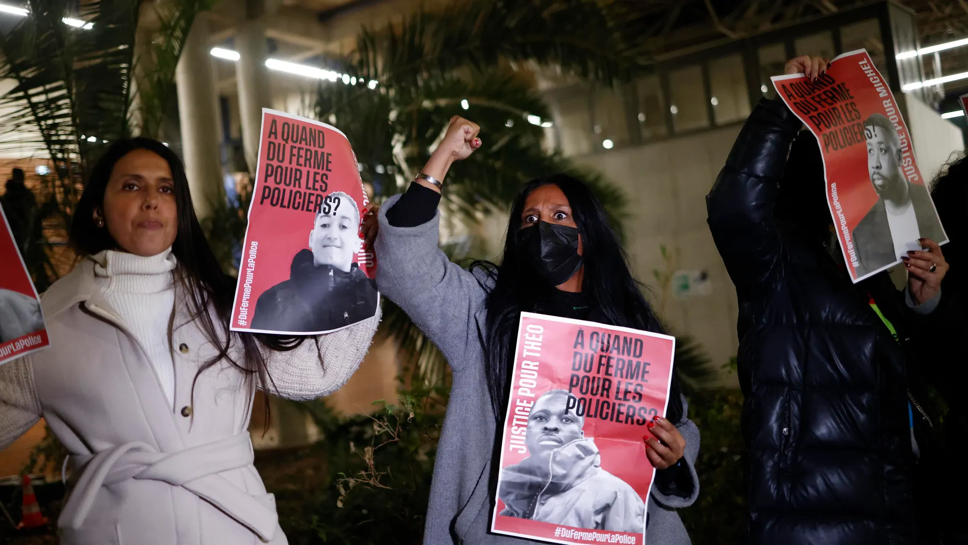 Bobigny (France), 19/01/2024.- Relatives of Theo Luhaka (not pictrured) demonstrate after hearing the verdict in Bobigny, near Paris, France, 19 January 2024. Three French policemen received suspended prison sentences of 3, 7 and 12 months at the criminal court in Bobigny for the violent arrest of Theo Luhaka in 2017, leaving the young man, then 22, handicapped. The arrest in Aulnay-sous-Bois, a suburb of Paris, was filmed by surveillance cameras and created tensions in France over police bru...