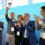 (AMP)18F.-Feijóo llama a trabajar "a tope" ante las gallegas y avisa: "Un puñado de votos cambia la historia de un país"
