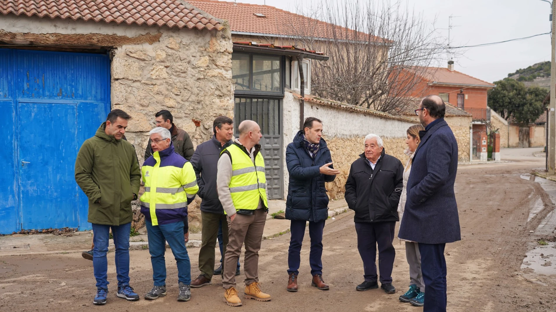 El presidente de la Diputación de Valladolid, Conrado Íscar, durante su visita a los municipios más afectados por las riadas