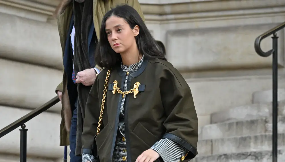 Victoria Federica y su look para acudir a los desfiles en París.