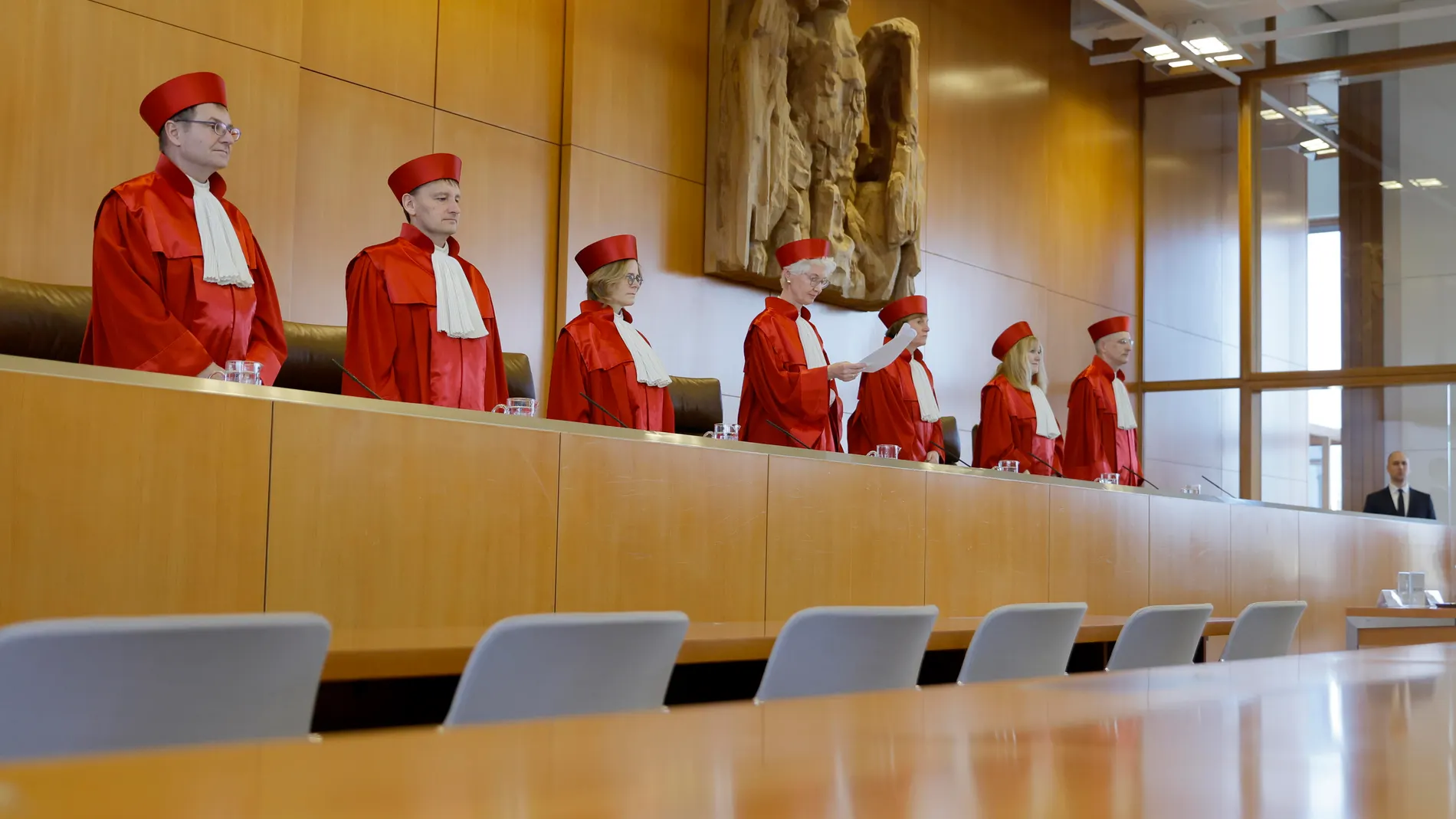 Karlsruhe (Germany), 23/01/2024.- (L-R) The members of the second Senate of the German Constitutional Court, Judges Peter Frank, Thomas Offenloch, Astrid Wallrabenstein, Chairwoman Judge Doris Koenig, Christine Langenfeld, Rhona Fetzer, and Holger Woeckel, attend the judgment on 'Funding exclusion proceedings against the NPD/Die Heimat'Äò at the Constitutional Court in Karlsruhe, Germany, 23 January 2024. The Second Senate of the Federal Constitutional Court heard an application by the German...