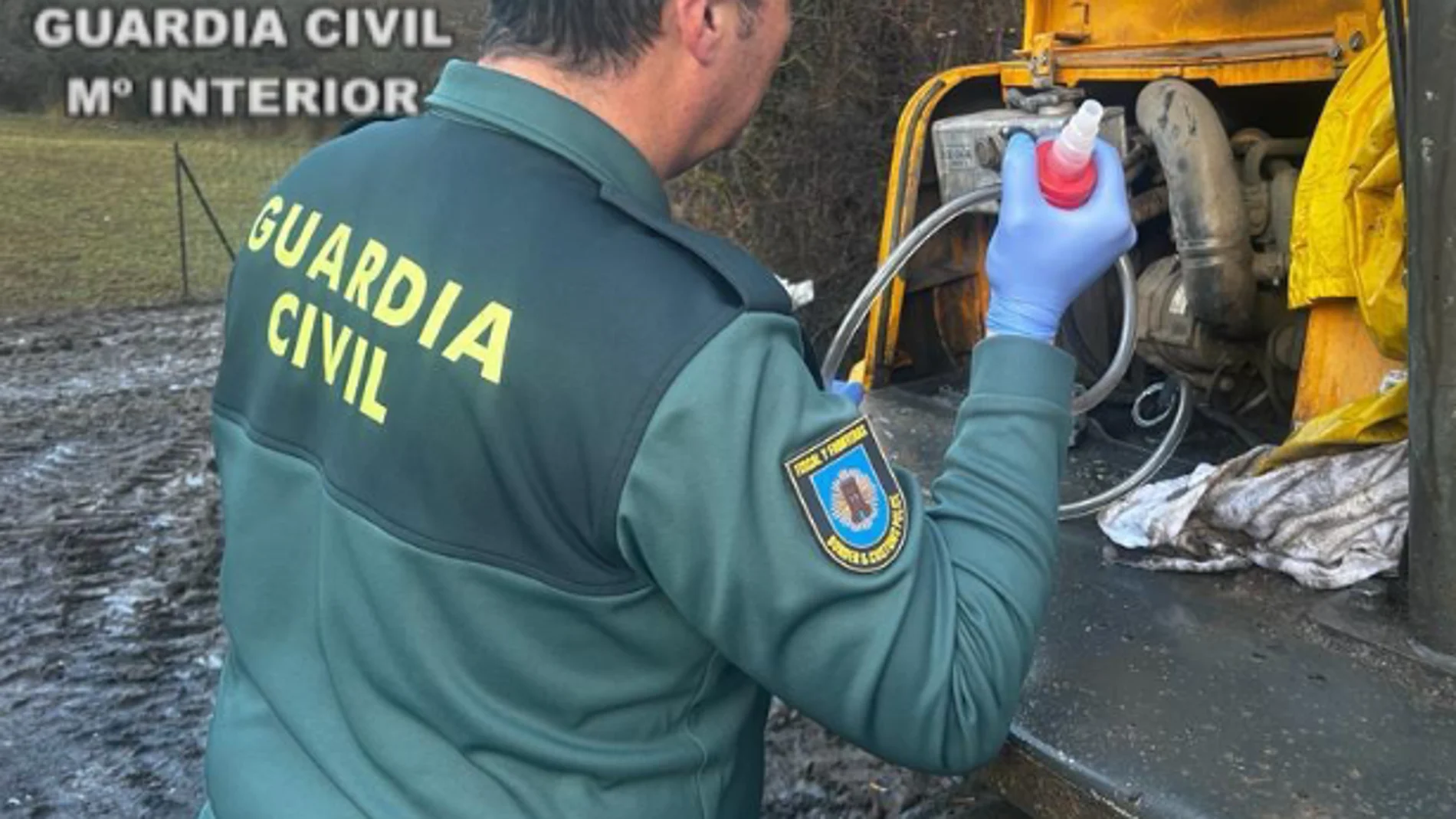Un agente, durante una de las inspecciones