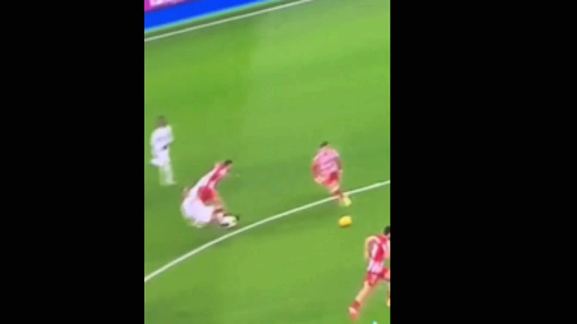 La agresión a Ceballos de la que no hablan ni Laporta ni el Almería: "¡Es roja!"