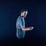 Rubén de Eguía protagoniza «En mitad de tanto fuego» 
