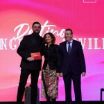 Manu Sánchez, María Jesús Montero y Javier Fernández, en la presentación del «Destino de la Provincia de Sevilla» en la antesala de Fitur