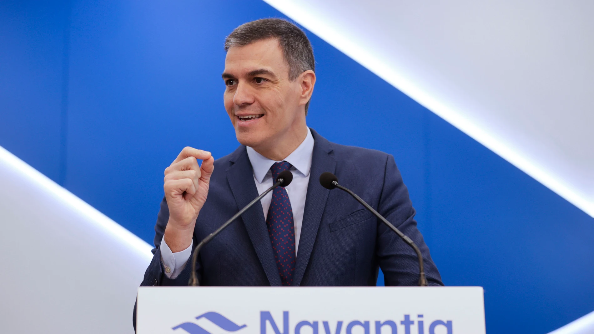 FERROL, 24/01/2024.- El presidente del Gobierno, Pedro Sánchez da un discurso durante su visita este miércoles al astillero de Navantia en Ferrol. EFE/Cabalar