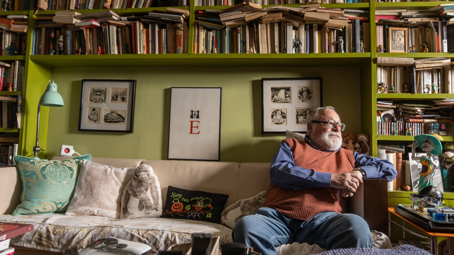 Fernando Savater en su casa