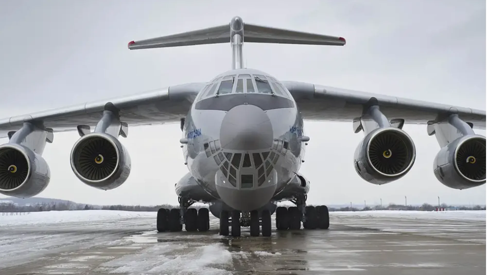 El avión militar ruso Ilyushin Il-76 derribado en Belgorod