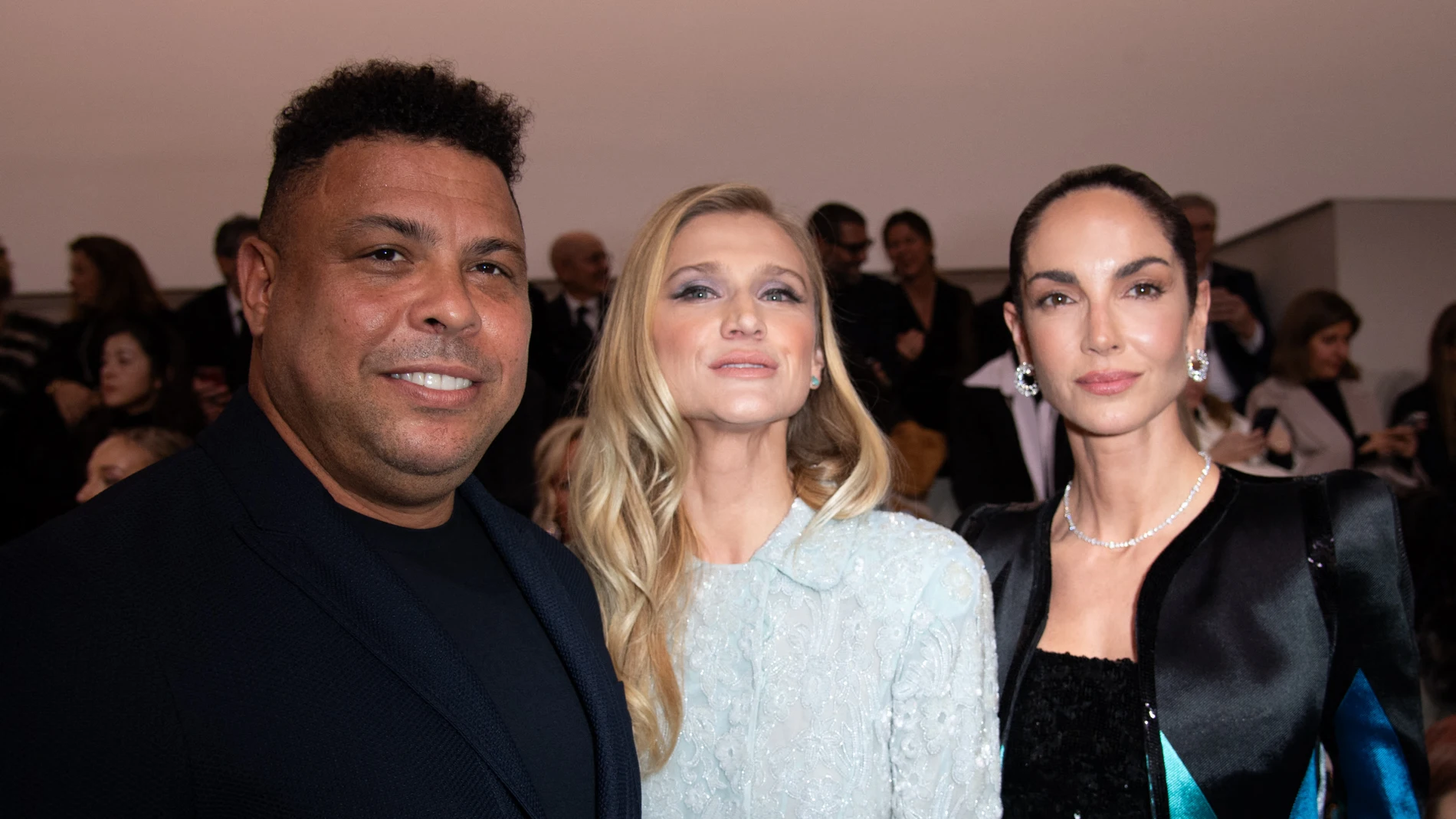 Eugenia Silva y Ronaldo en el desfile de Armani.