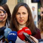 La secretaria general de Podemos, Ione Belarra, se reune en Alicante con diversos colectivos