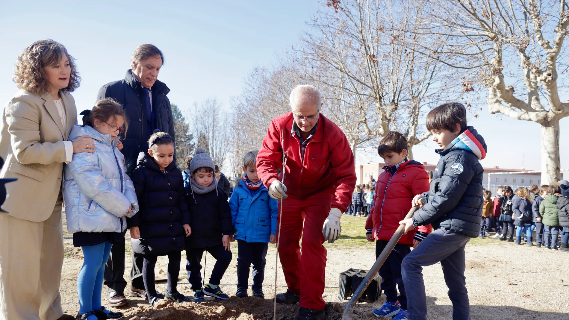 El alcalde de Salamanca, Carlos García Carbayo, presenta el nuevo programa de educación ambiental ‘Patios por el Clima’