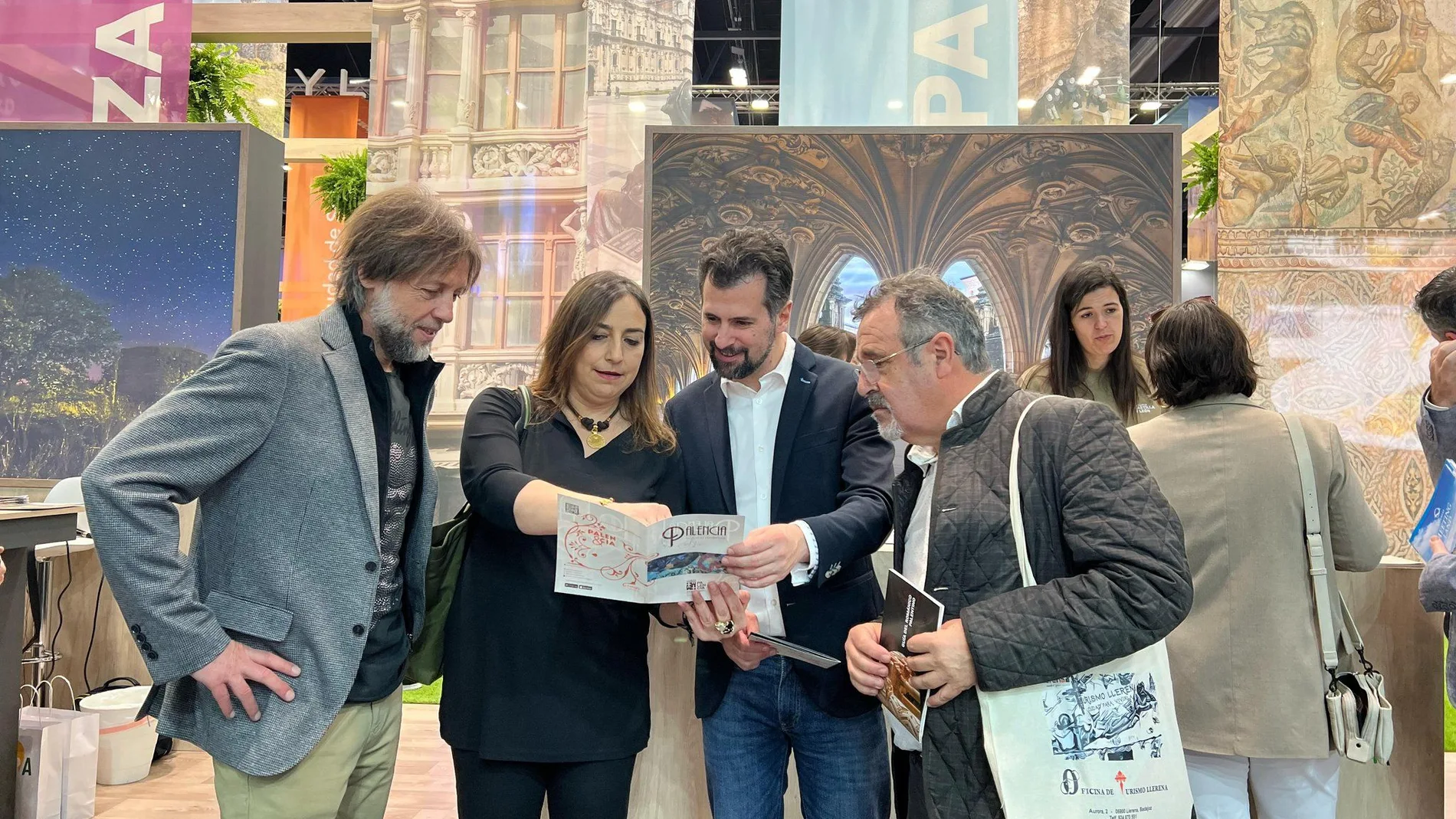 Tudanca, durante su visita a Fitur junto a Miriam Andrés y José Ignacio Martín Benito, entre otros