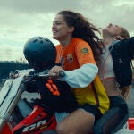 "Rodeo", o la forja de una motomami / Julie Ledru da vida a una motorista urbana en un mundo eminentemente masculino