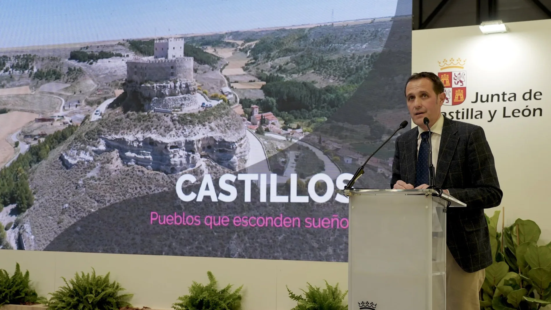 Conrado íscar presenta la oferta de la Diputación de Valladolid en Fitur
