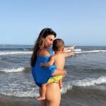 Carla Barber y su hijo Bastian
