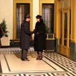 Carla no se corta un pelo para acercarse a Jacobo, este viernes en "La Moderna"
