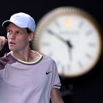 Sinner celebra un punto ante Djokovic