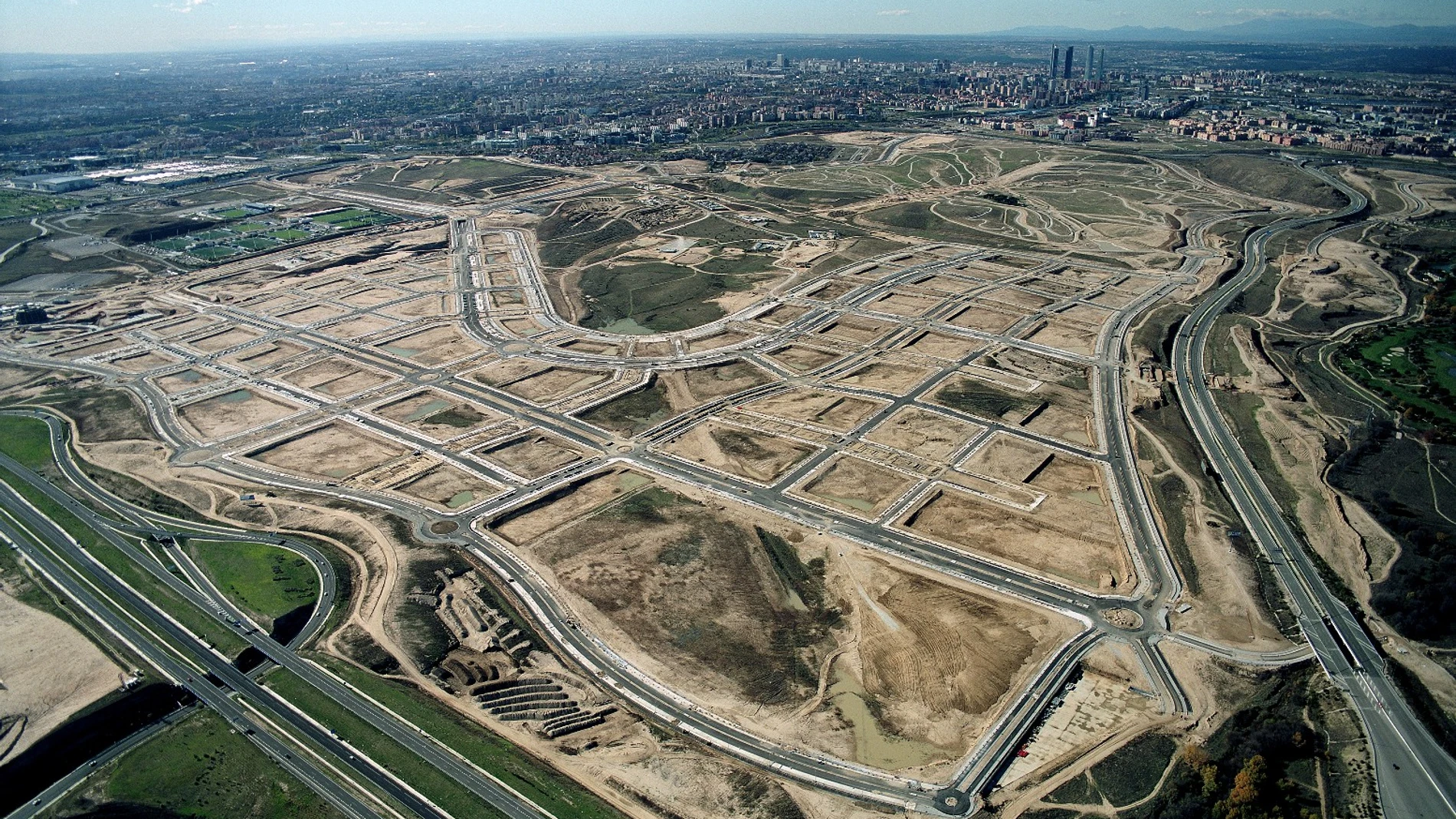 Madrid pone en venta más de 160.000 m2 de suelo terciario en Valdebebas por 117 millones