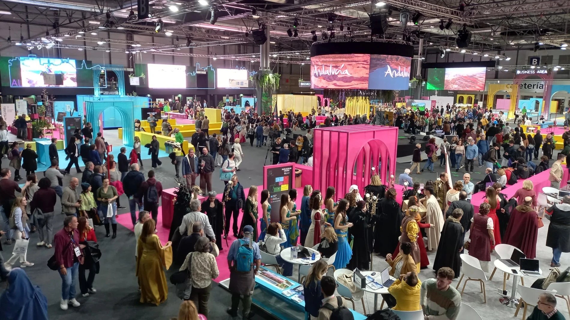 La Consejería de Turismo, Cultura y Deporte transforma durante el fin de semana el pabellón de Andalucía en la Feria Internacional de Turismo de Madrid, convirtiendo el expositor del destino en un espacio experiencial para cautivar al público general.JUNTA DE ANDALUCÍA27/01/2024