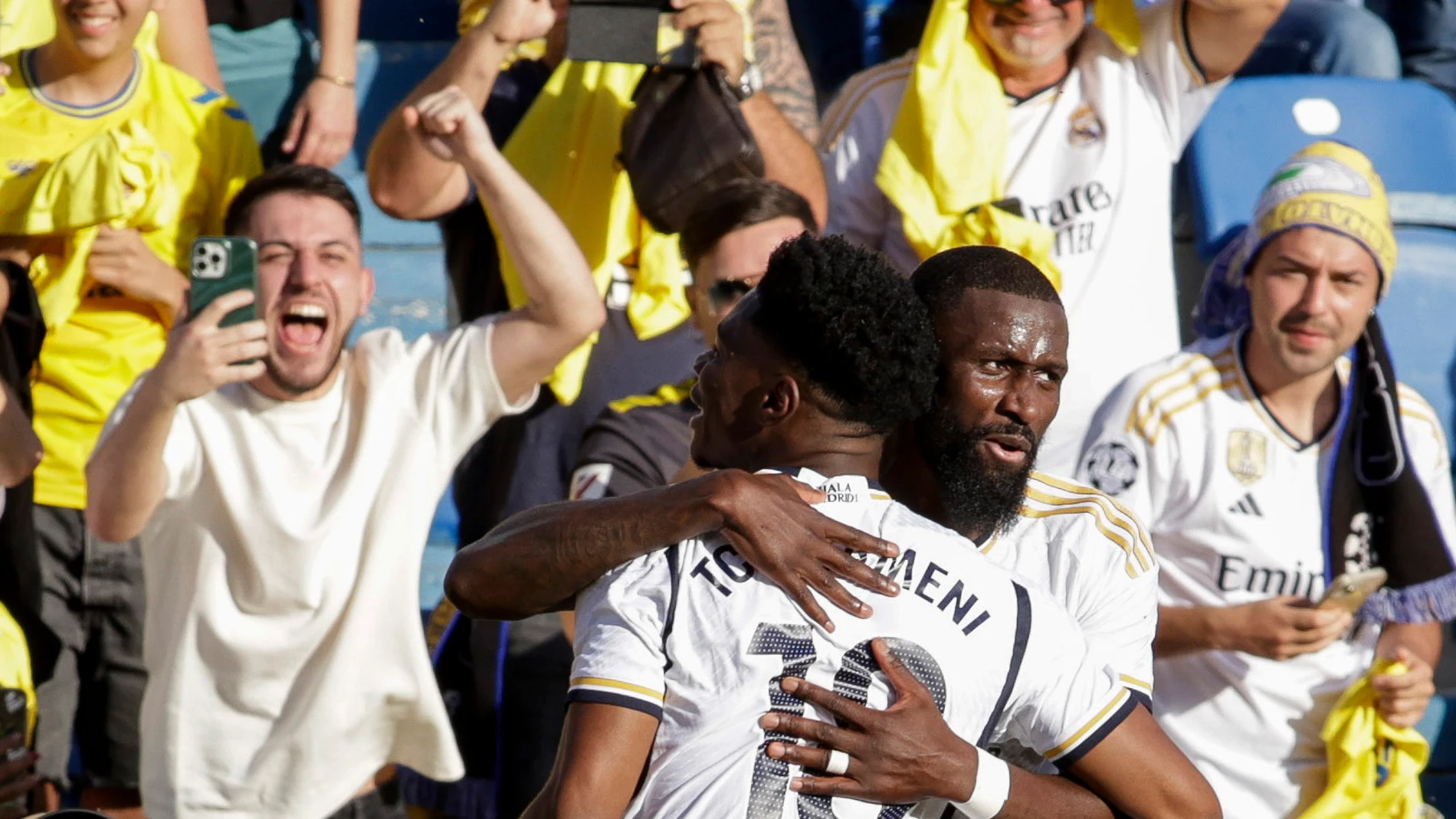 Real Madrid's Aurelien Tchouameni celebrates scoring his side's second goal during a Spanish La liga soccer match between Las Palmas and Real Madrid at the Gran Canaria stadium on the Canary island of Las Palmas, Spain, Saturday, Jan. 27, 2024. (AP Photo/Gerardo Ojeda)