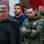 Los dos motivos de peso por los que el FC Barcelona no ha despedido a Xavi Hernández