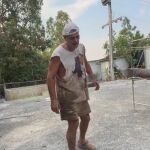 Frank Cuesta salva la vida de milagro tras el brutal ataque de un ciervo