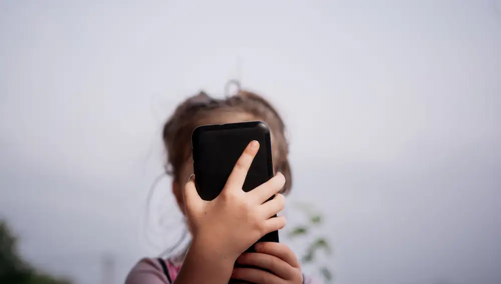 La tecnología de Bouncer Digital utiliza la biometría y la Inteligencia Artificial para evitar fraudes de identidad y proteger a los menores de edad.