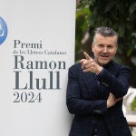 Ramon Gener en la presentación, en Barcelona, del fallo del Premi Ramon Llull